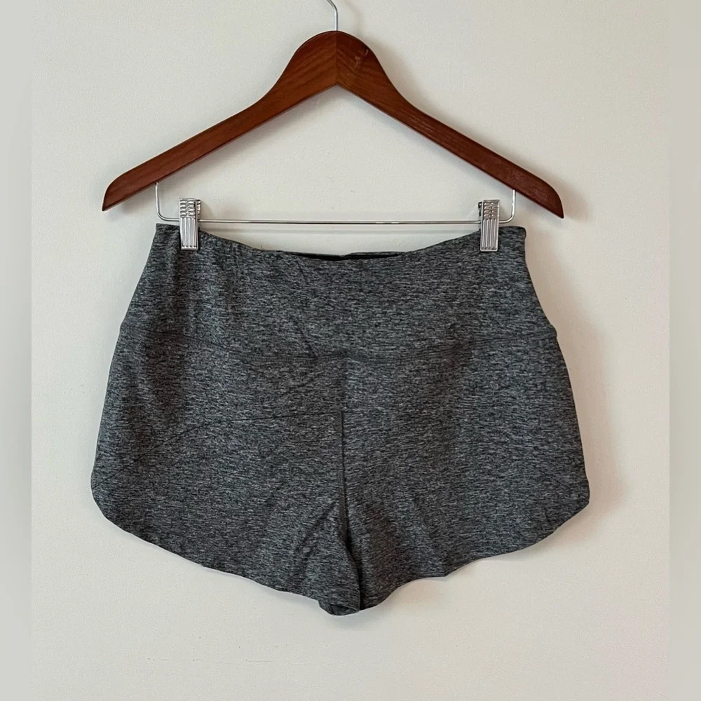Feat Flow Tech Roam 2" Short Heather Gray Women's Size Small - Picture 5 of 10